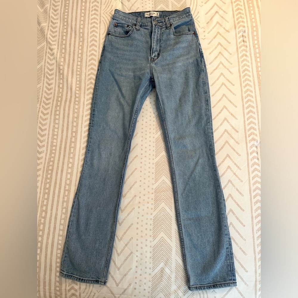 Abercrombie & Fitch Ultra High Rise 90s Slim Straight Jean, 25/0 Short
